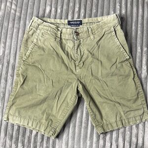 American Eagle Outfitters Green Flat Front Shorts size 30